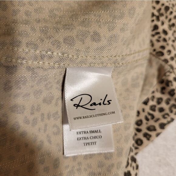 New Rails "Ingrid Raw Jungle" Tan Leopard Print Raw Hem Button Down Shirt Sz. XS - Picture 5 of 9